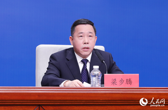 亚洲博彩网站平台党组成员、副局长梁步腾.jpg